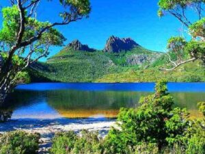 Озеро в Тасмании фото